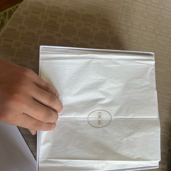 White and gold Dior box with Dior Brandon packing paper - Picture 4 of 7